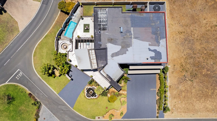 8 Bedroom Property for Sale in Baronetcy Estate Western Cape